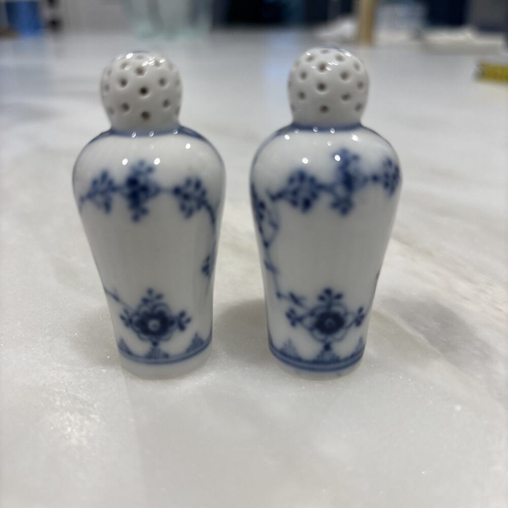 Royal Copenhagen 439 Porcelain Fluted Plain 2 Pc Antique 2 3/8" Mini Shakers